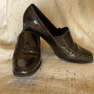 Life Stride Dark Grey Pumps